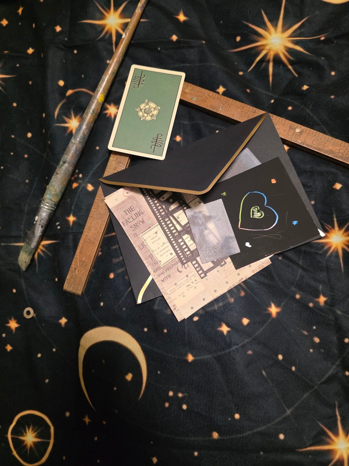 Paper Magic Mystery Mailer - Divination Mail. ABN: 76 607 487 962